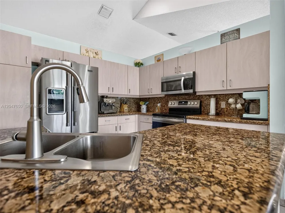 16203 NW 8th Dr Pembroke Pines, FL 33028