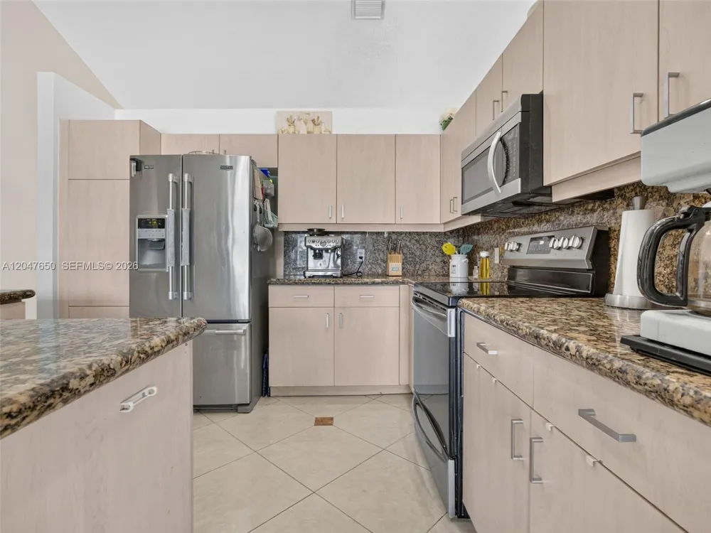 16203 NW 8th Dr Pembroke Pines, FL 33028