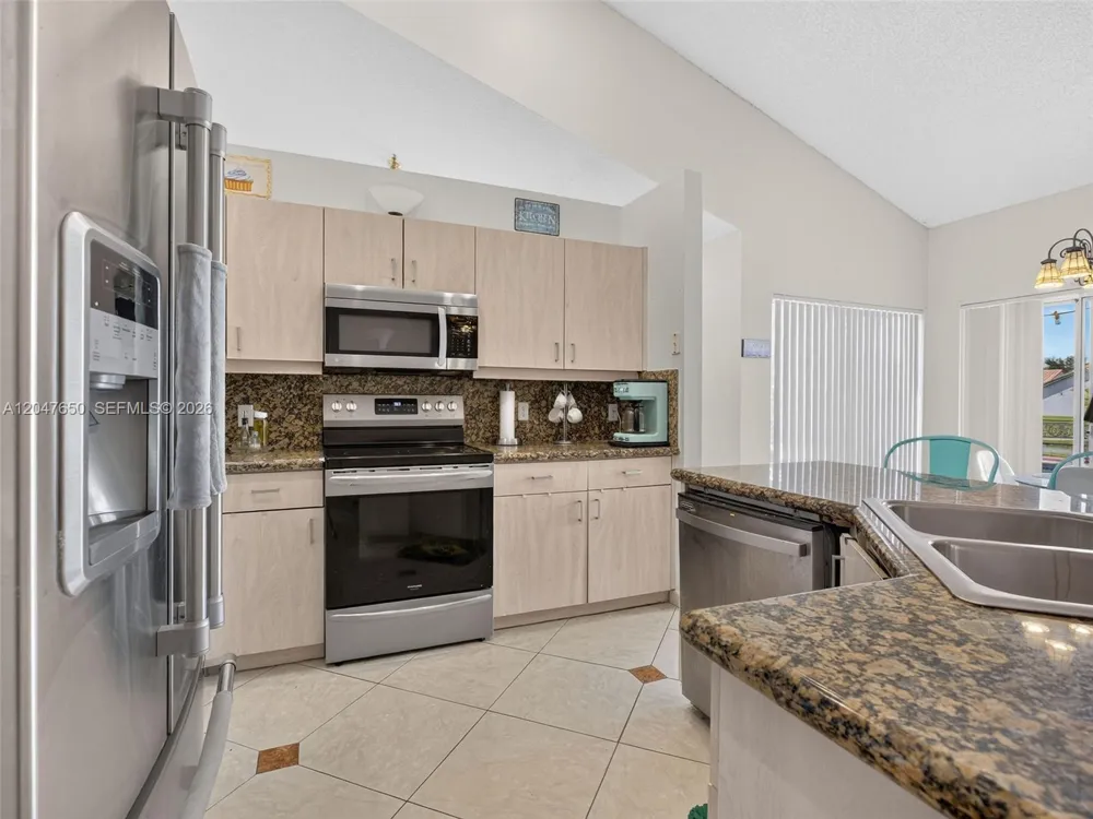 16203 NW 8th Dr Pembroke Pines, FL 33028