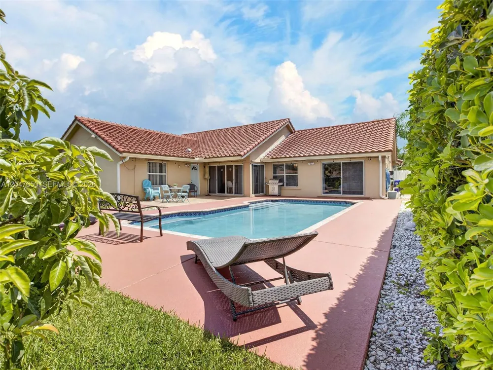 16203 NW 8th Dr Pembroke Pines, FL 33028