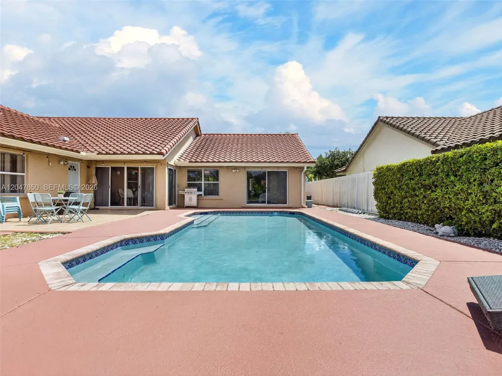 16203 NW 8th Dr Pembroke Pines, FL 33028