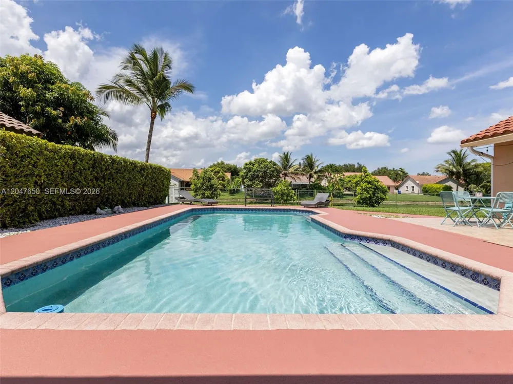 16203 NW 8th Dr Pembroke Pines, FL 33028
