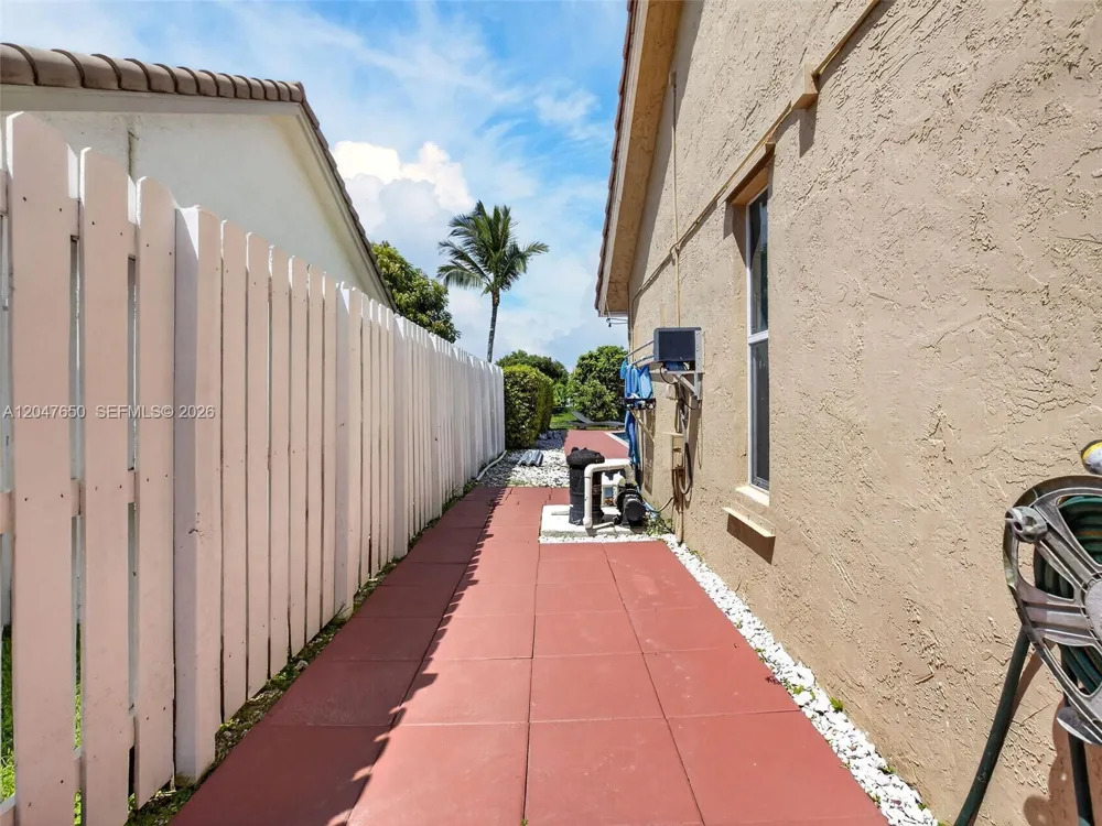 16203 NW 8th Dr Pembroke Pines, FL 33028