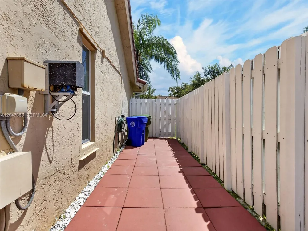 16203 NW 8th Dr Pembroke Pines, FL 33028