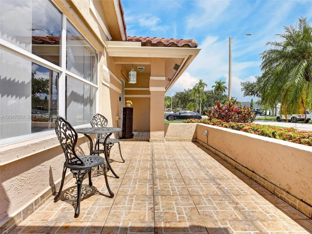 16203 NW 8th Dr Pembroke Pines, FL 33028