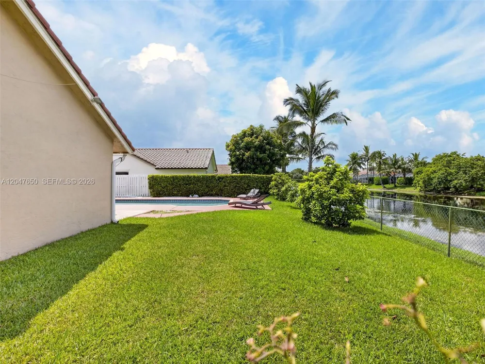 16203 NW 8th Dr Pembroke Pines, FL 33028