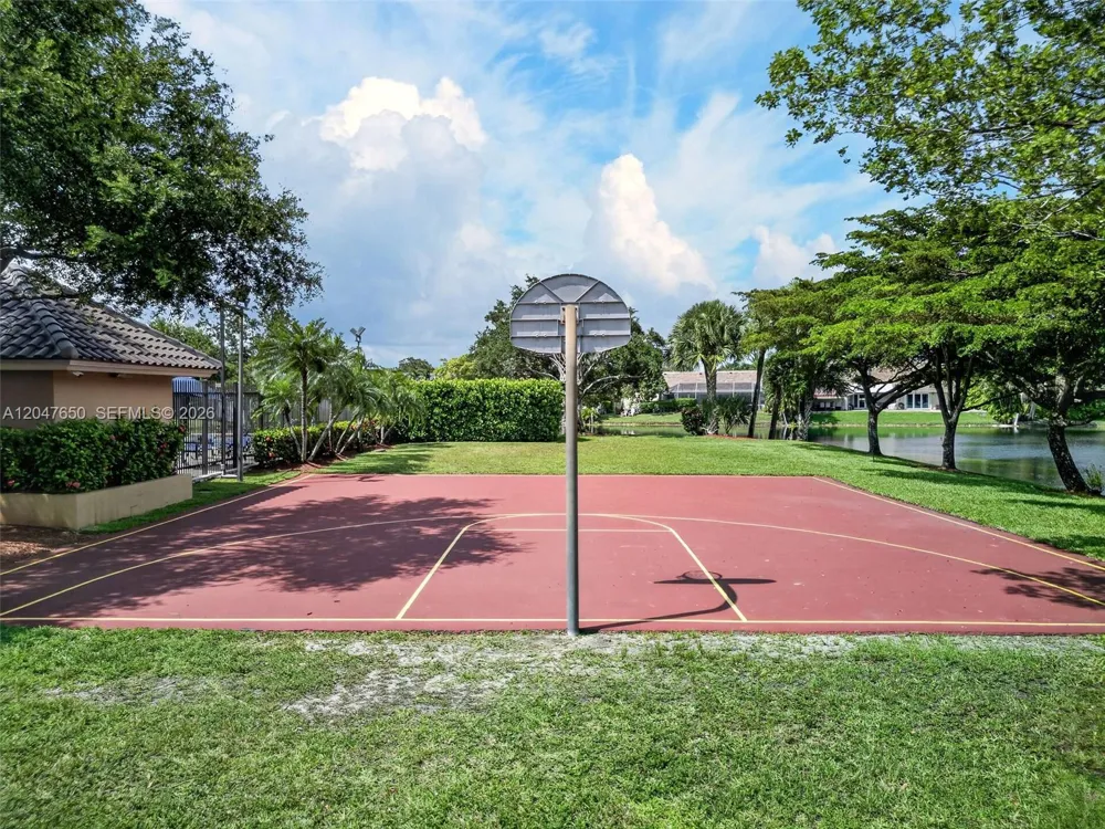 16203 NW 8th Dr Pembroke Pines, FL 33028