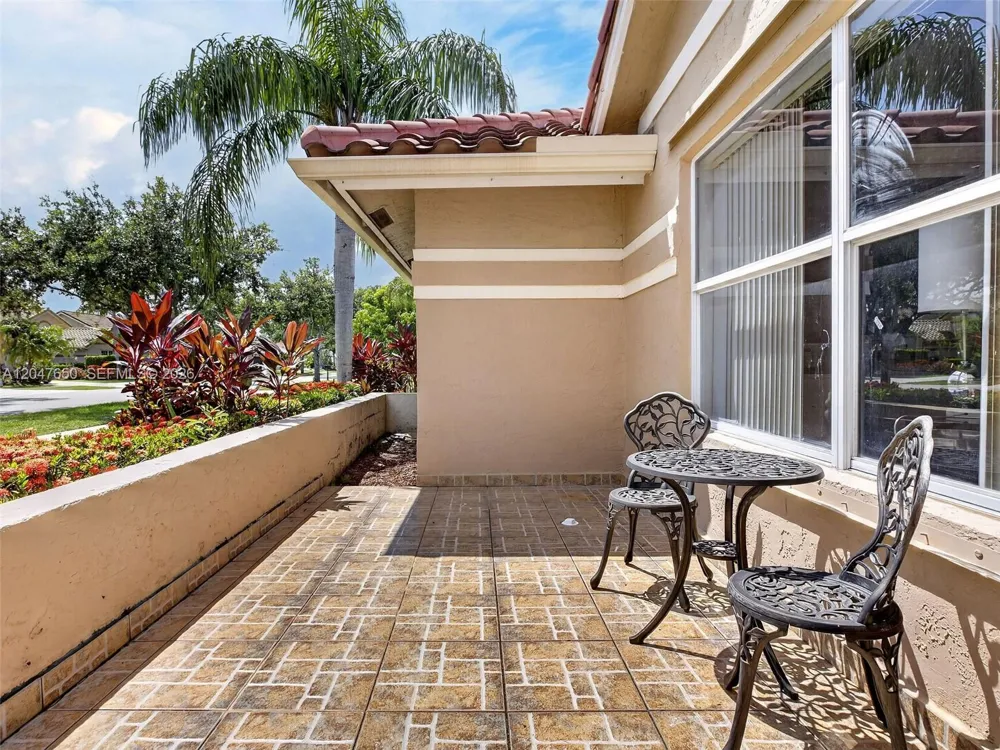 16203 NW 8th Dr Pembroke Pines, FL 33028