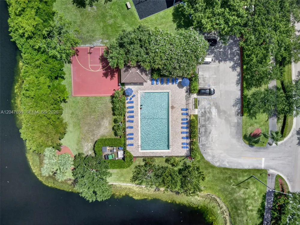 16203 NW 8th Dr Pembroke Pines, FL 33028
