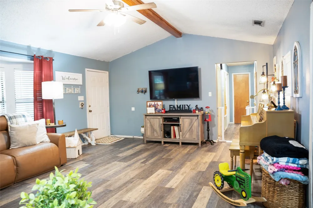 15197 Farm Road 71 E Sulphur Bluff, TX 75481