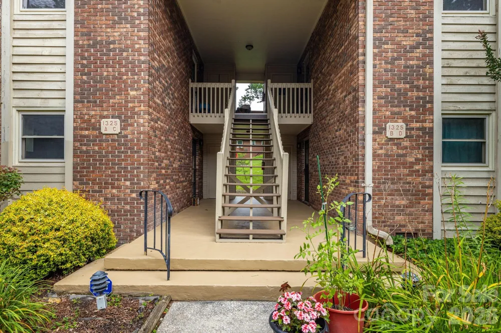 1325 4th Avenue W #C Hendersonville, NC 28739
