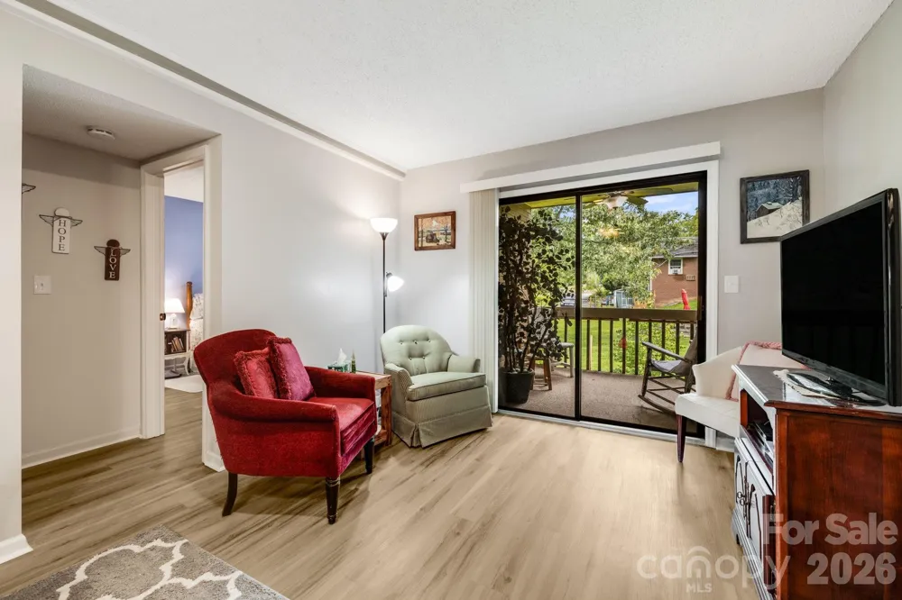 1325 4th Avenue W #C Hendersonville, NC 28739