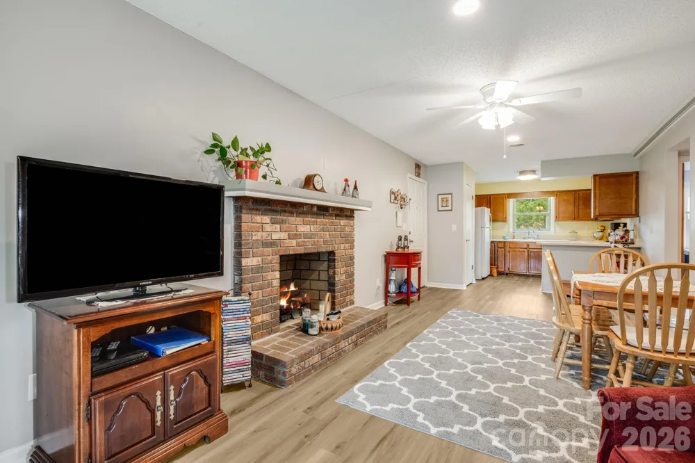 1325 4th Avenue W #C Hendersonville, NC 28739
