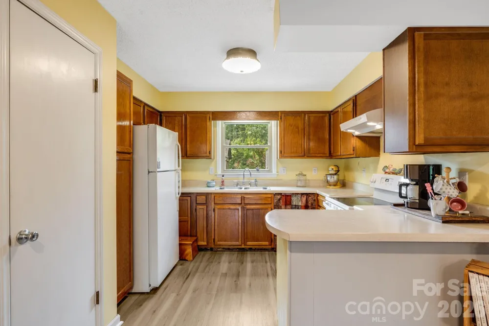 1325 4th Avenue W #C Hendersonville, NC 28739