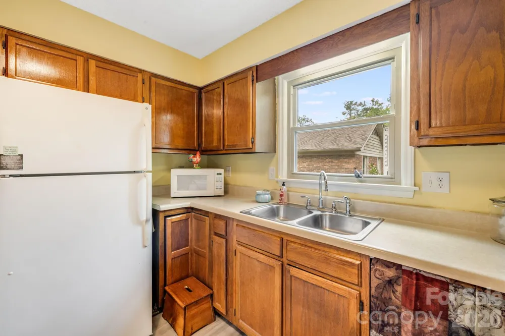 1325 4th Avenue W #C Hendersonville, NC 28739
