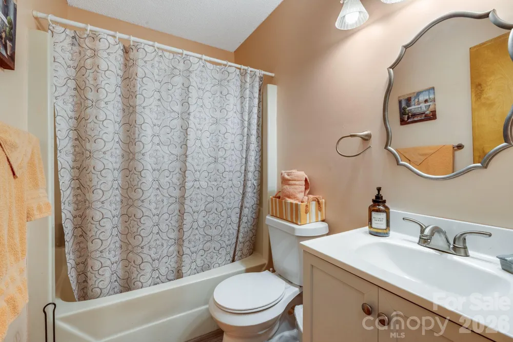 1325 4th Avenue W #C Hendersonville, NC 28739