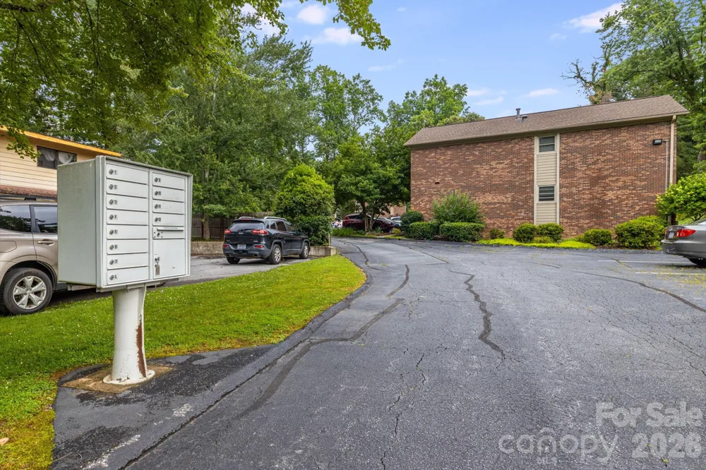 1325 4th Avenue W #C Hendersonville, NC 28739