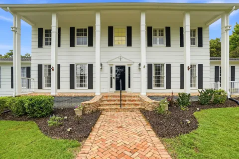 9511 Scenic Highway