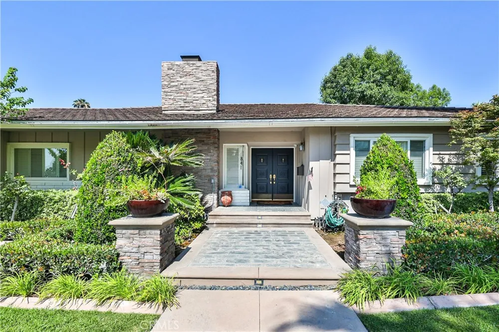 843 Entrada Glendora, CA 91741