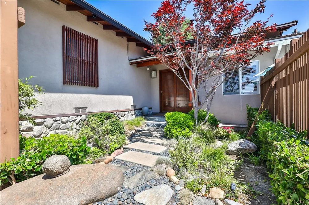 843 Entrada Glendora, CA 91741