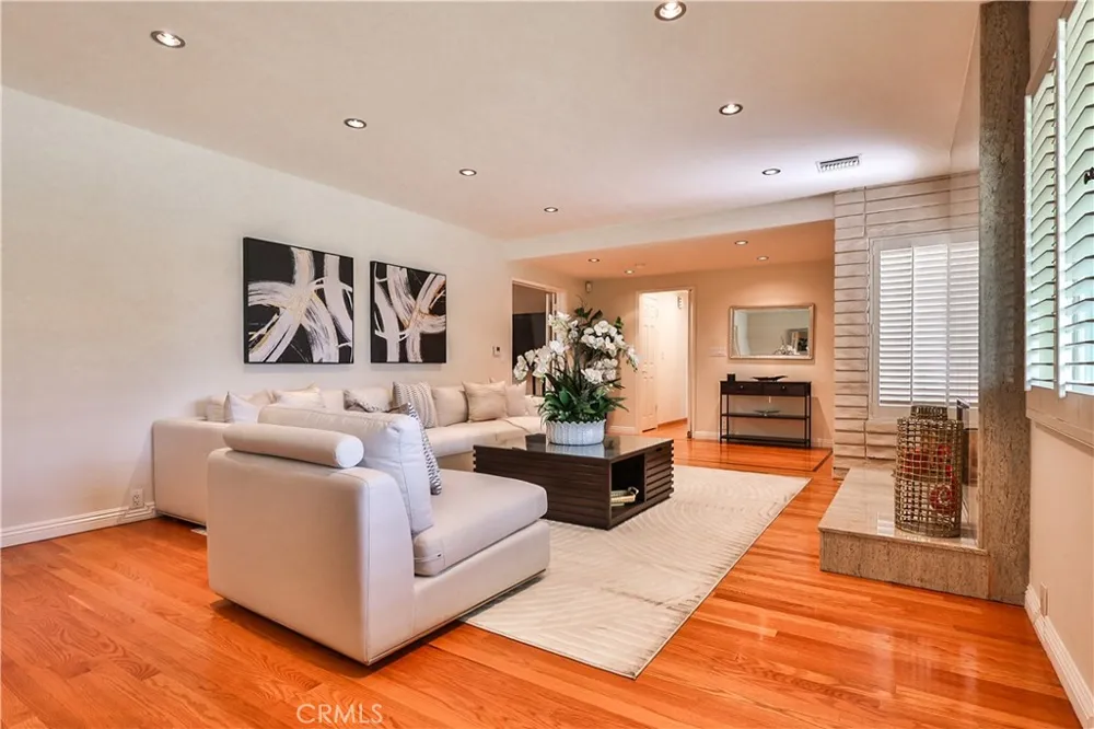 843 Entrada Glendora, CA 91741