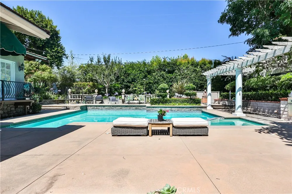 843 Entrada Glendora, CA 91741