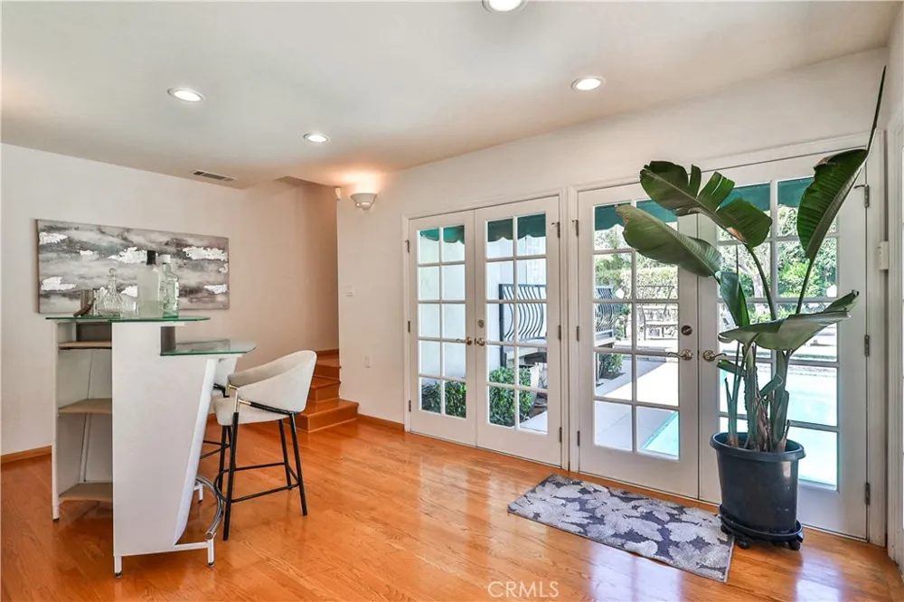 843 Entrada Glendora, CA 91741