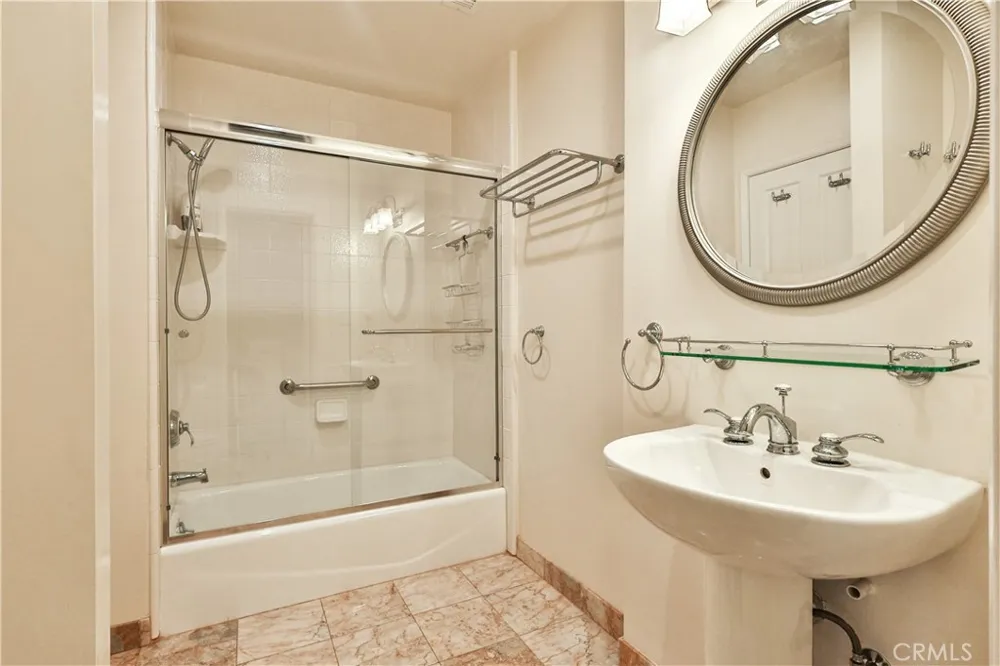 843 Entrada Glendora, CA 91741