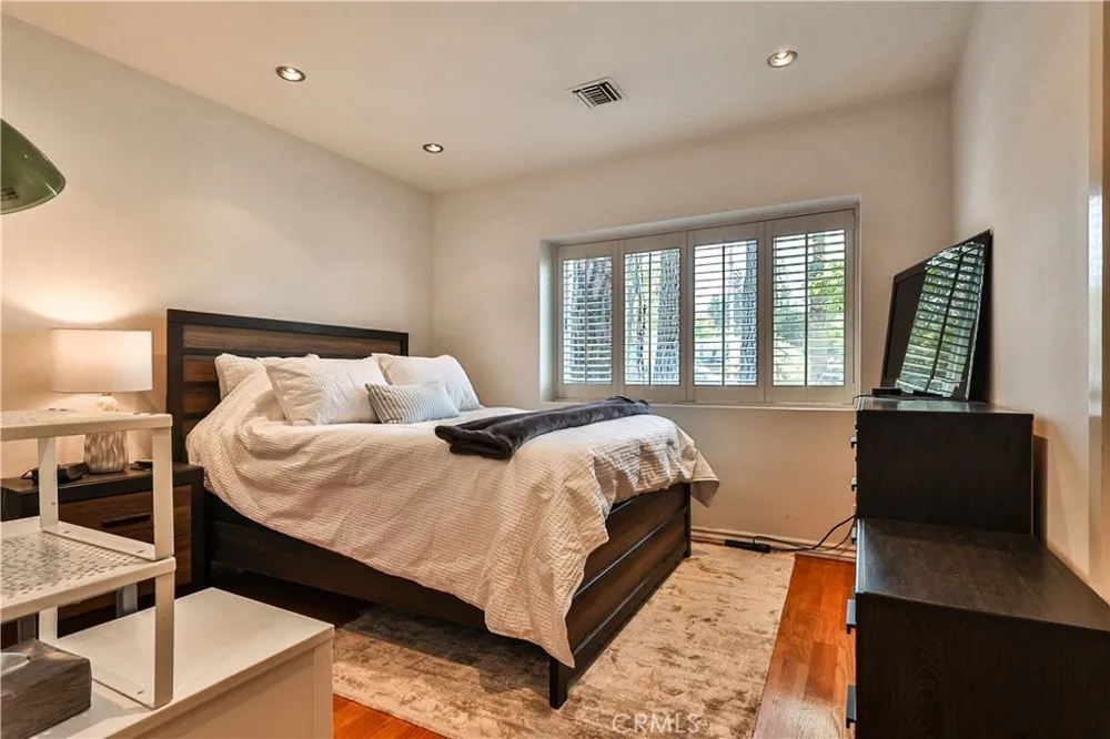 843 Entrada Glendora, CA 91741