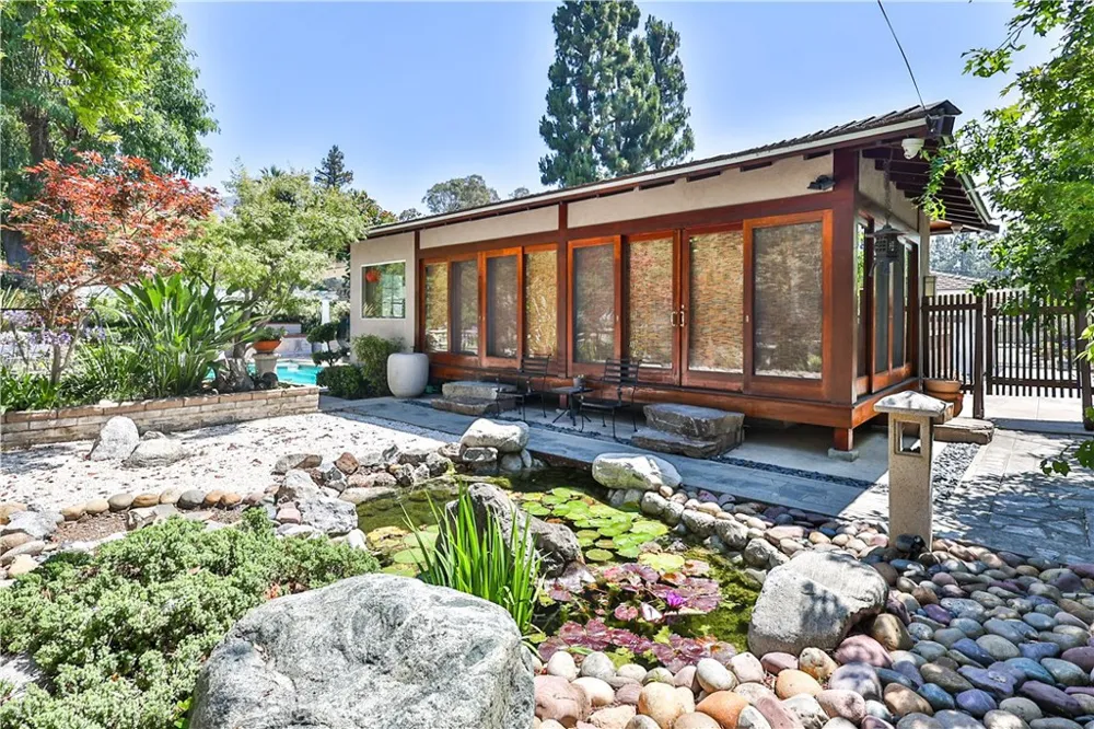 843 Entrada Glendora, CA 91741