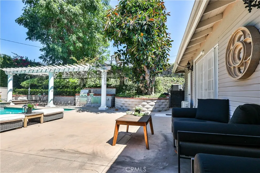 843 Entrada Glendora, CA 91741