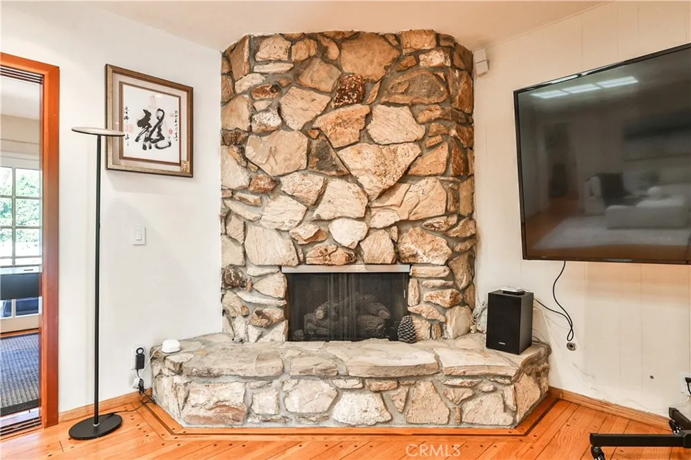 843 Entrada Glendora, CA 91741