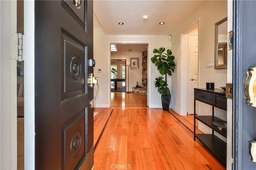843 Entrada Glendora, CA 91741