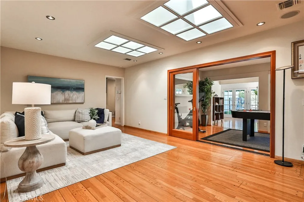 843 Entrada Glendora, CA 91741
