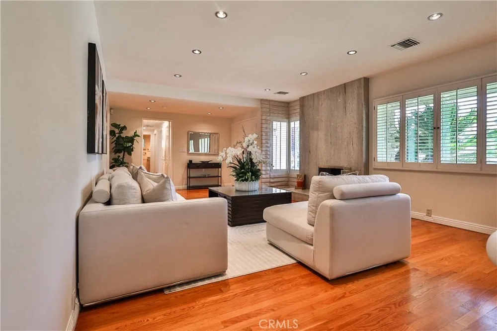 843 Entrada Glendora, CA 91741