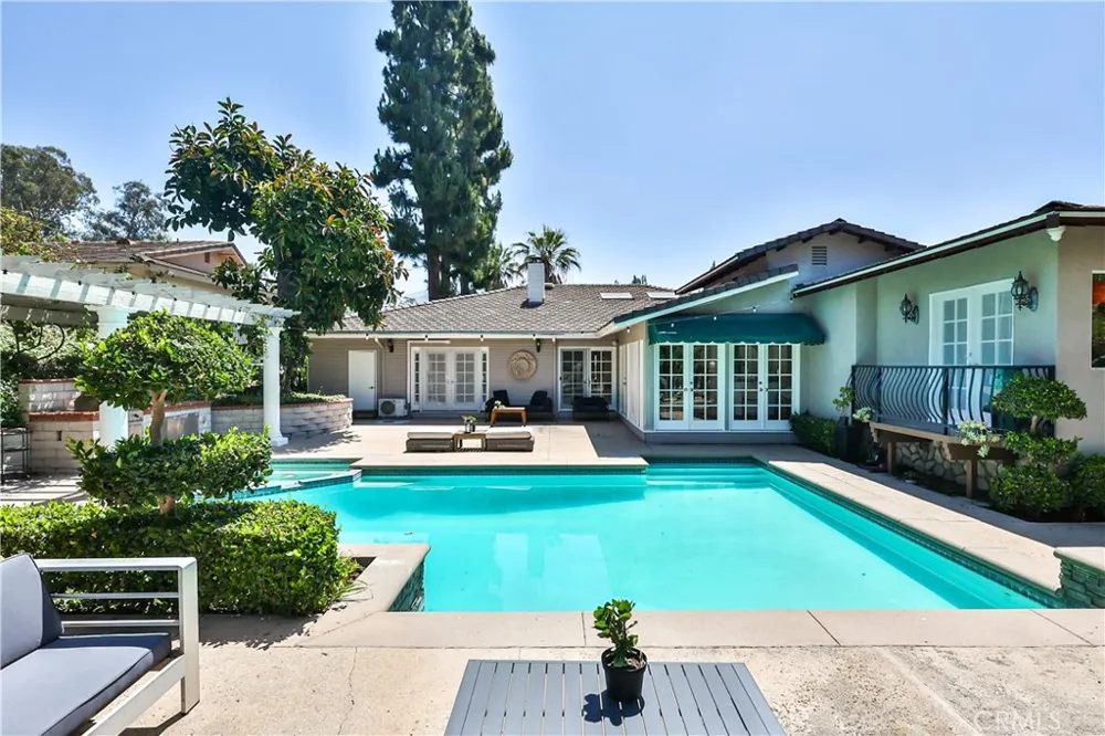 843 Entrada Glendora, CA 91741