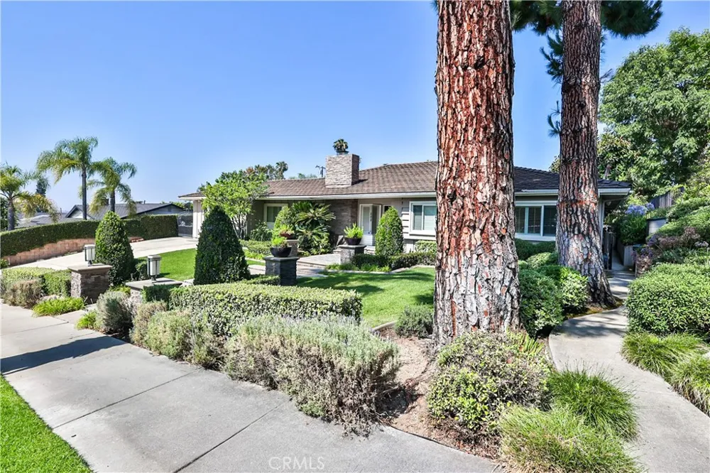 843 Entrada Glendora, CA 91741