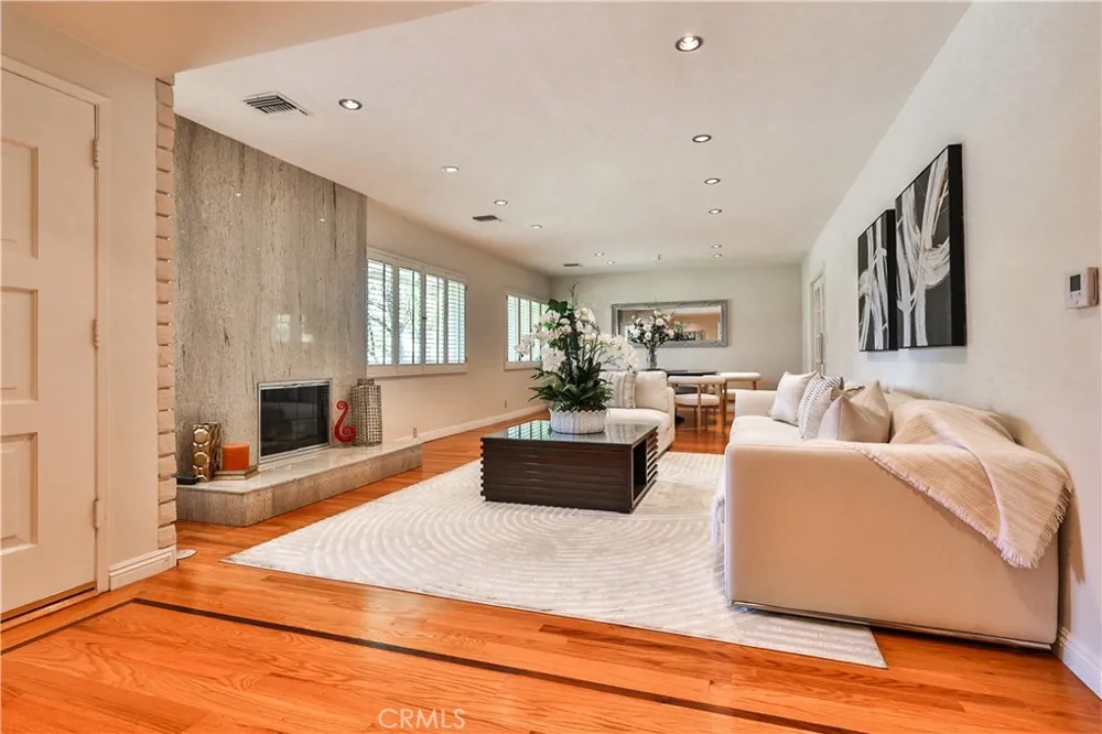 843 Entrada Glendora, CA 91741