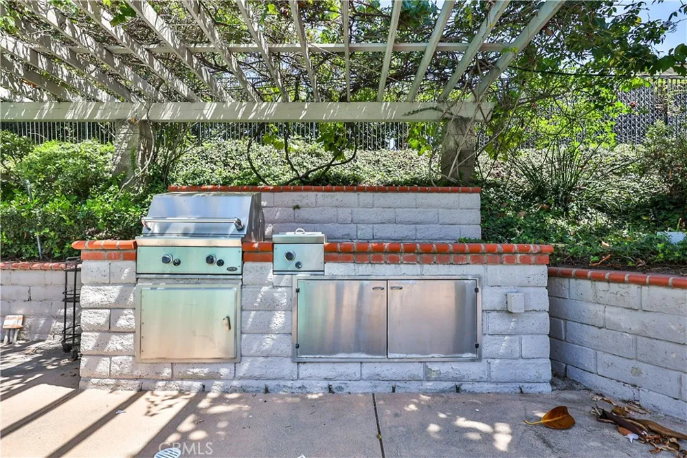 843 Entrada Glendora, CA 91741