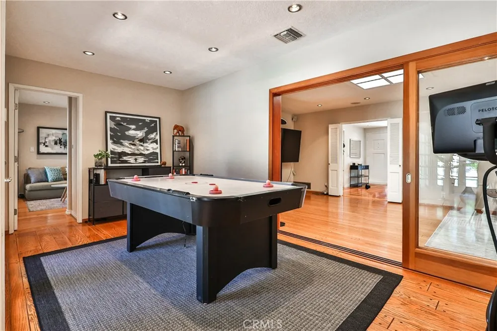843 Entrada Glendora, CA 91741