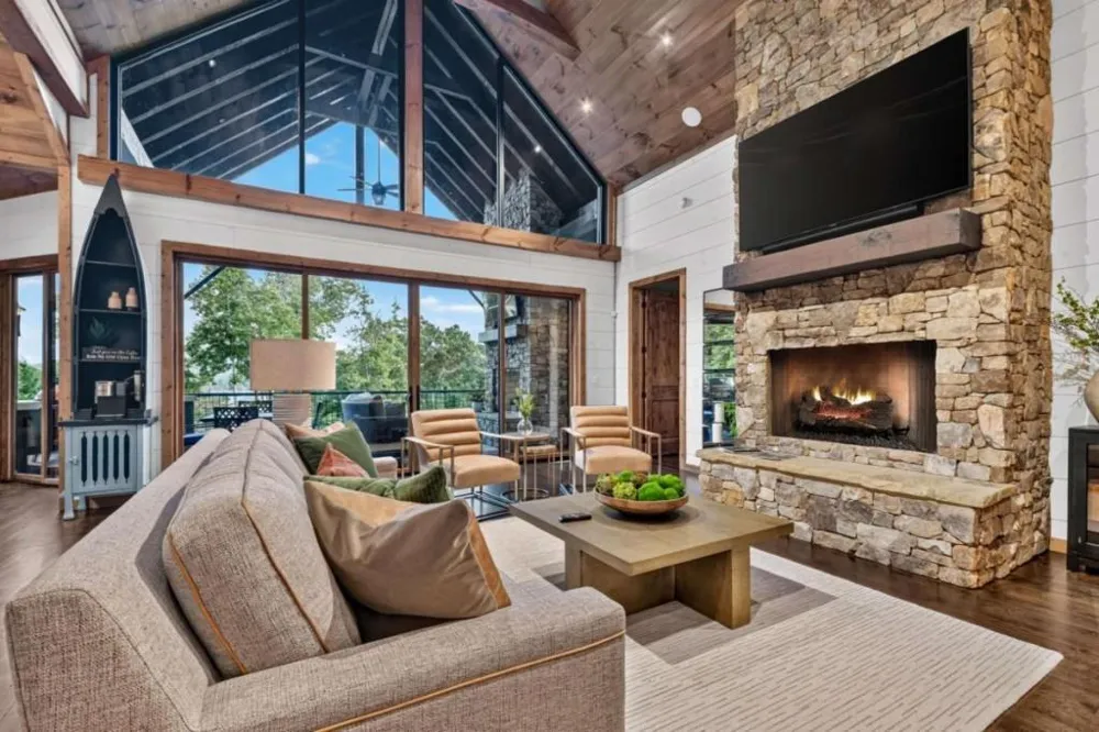 66 Rome Point Blue Ridge, GA 30513