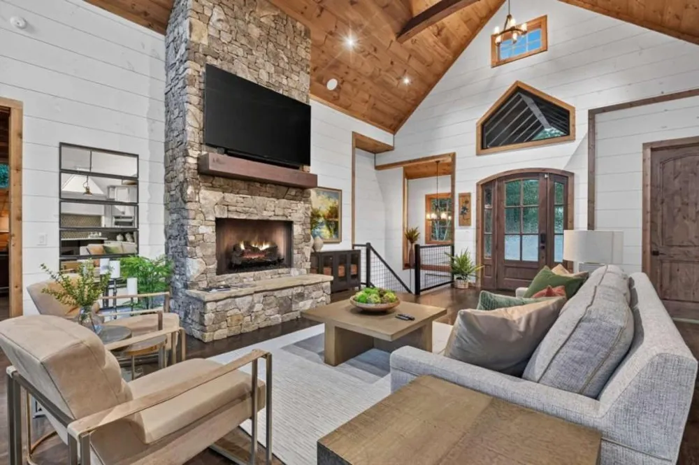 66 Rome Point Blue Ridge, GA 30513