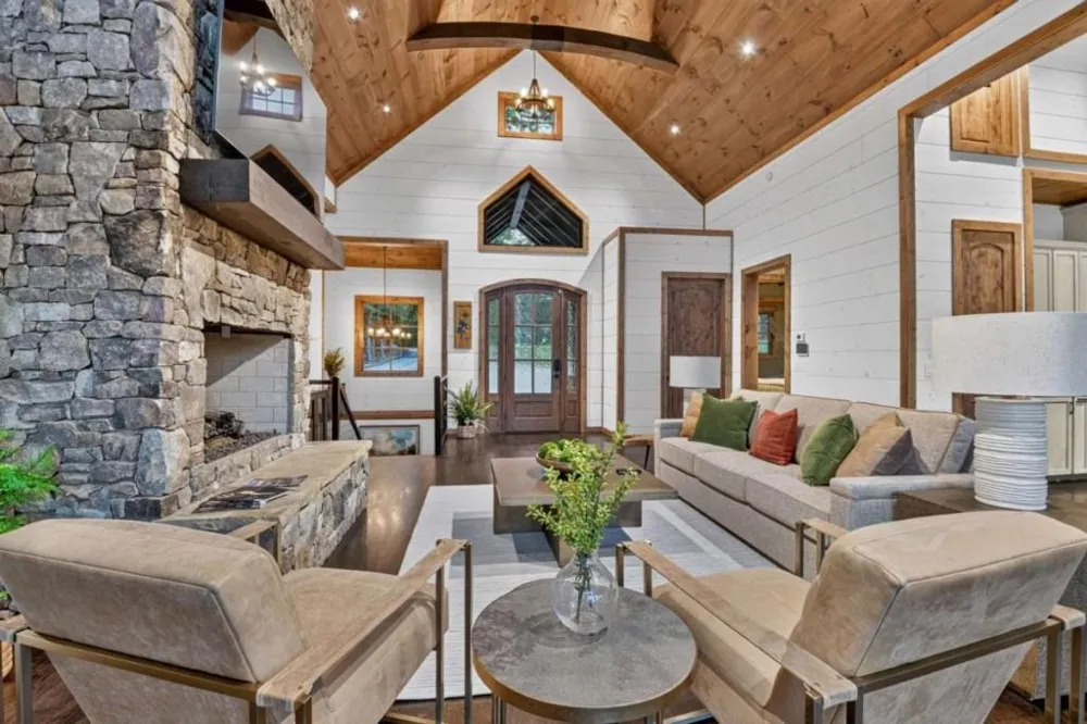 66 Rome Point Blue Ridge, GA 30513