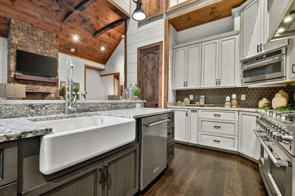66 Rome Point Blue Ridge, GA 30513