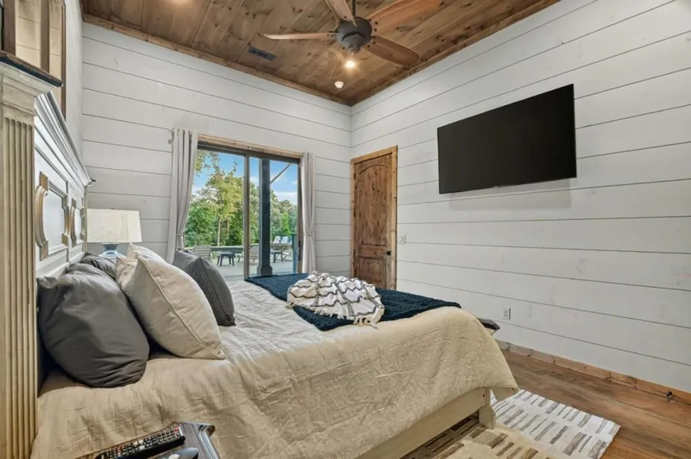 66 Rome Point Blue Ridge, GA 30513