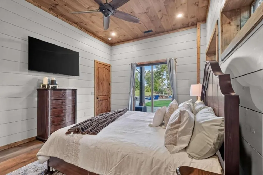 66 Rome Point Blue Ridge, GA 30513