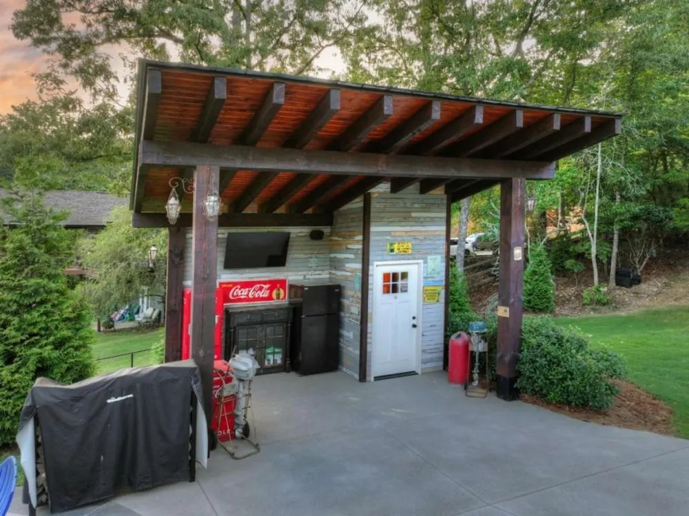 66 Rome Point Blue Ridge, GA 30513
