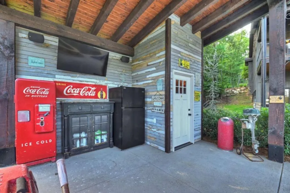 66 Rome Point Blue Ridge, GA 30513
