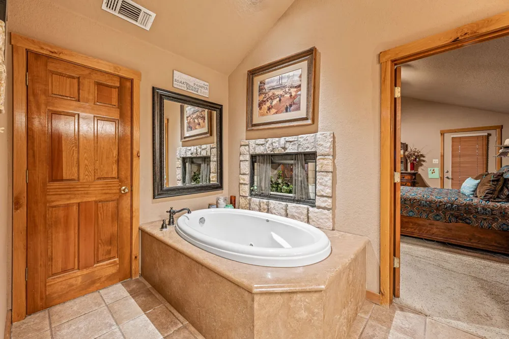 475 Magic Valley Bluff Dale, TX 76433