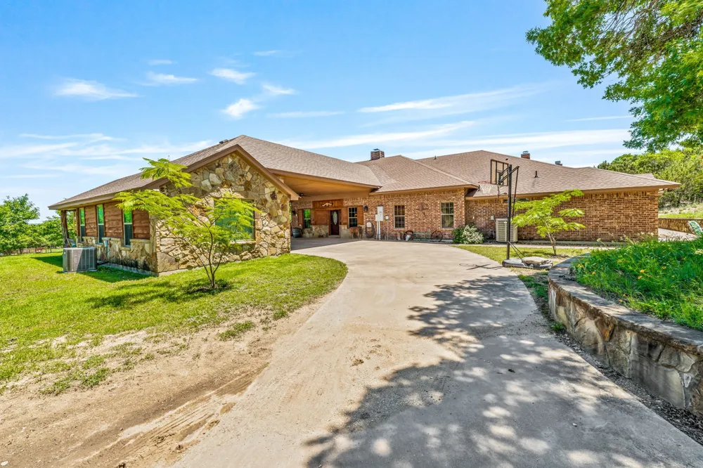 475 Magic Valley Bluff Dale, TX 76433